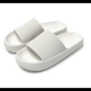 Women’s slippers for summer